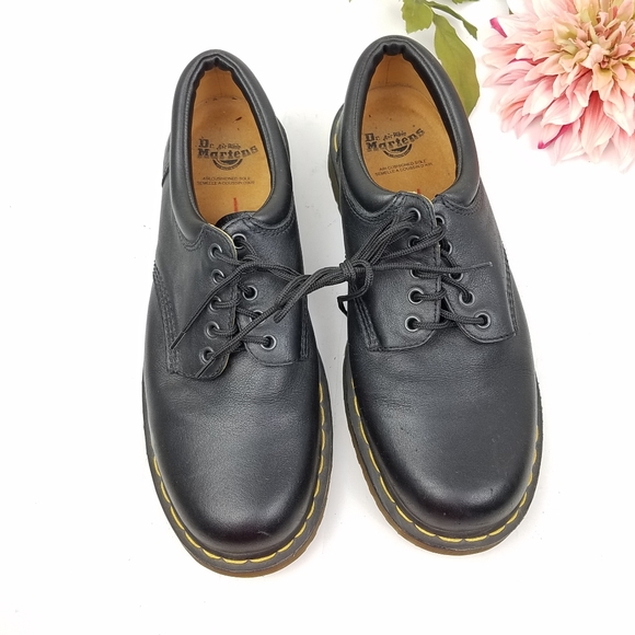 Dr. Martens Airwalk men's low leather shoes 12 - Picture 1 of 8